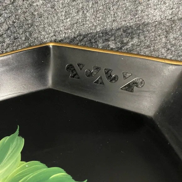 Vintage Octagonal Black Metal Toleware Tray with Exquisite Cream Roses &Leaves - Picture 8 of 8